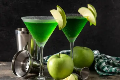 Shake Up Your Evenings with an Appletini Cocktail Mixer